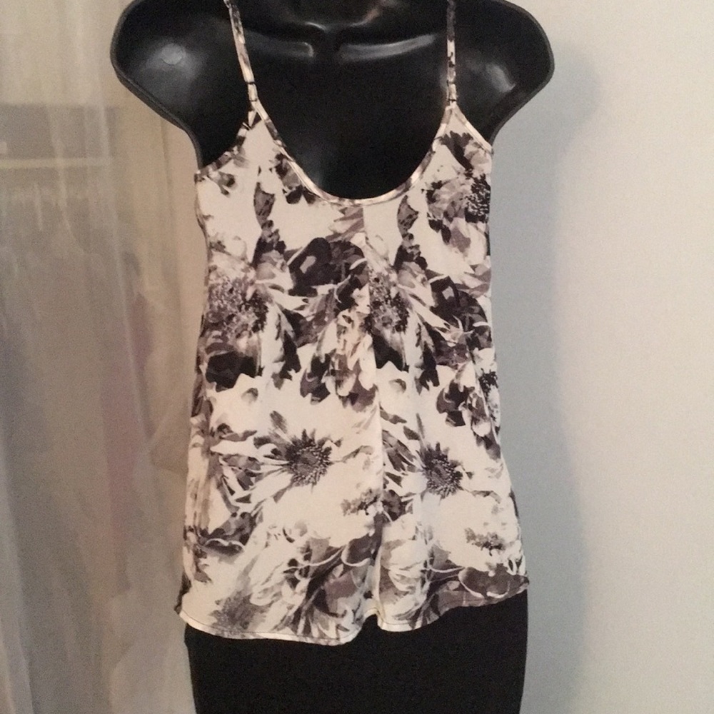 3 basic lightweight tops - Picture 3 of 8